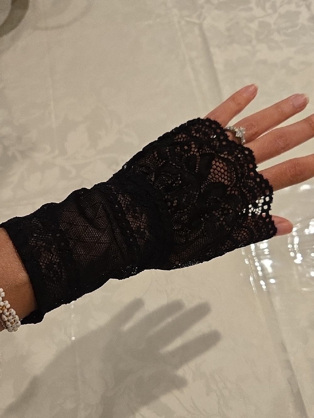 Pair Of Sleeve Extenders Black Lace Fingerless Gloves Elegant Women's Accessory